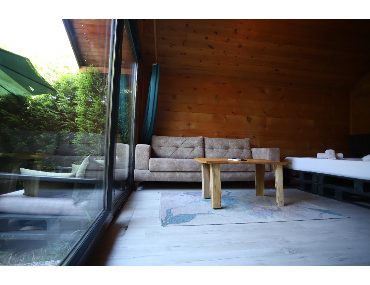 Adesa bungalow butik hotel olarak sizlere sapanca otelleri maşukiye otelleri ve kartepe otelleri içerisinde ayrıcalıklı konaklama hissi oluşturacak ağaç evl